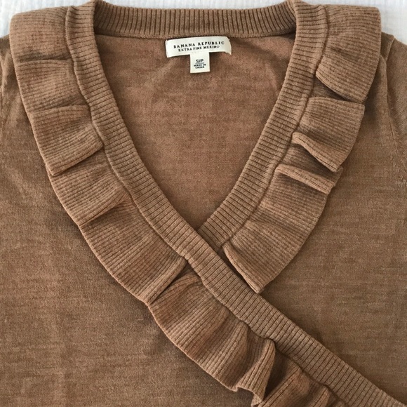 Banana Republic Extra Fine Merino Wool Ruffle 3/4 Sleeve V Neck Sweater Size S - Picture 2 of 11